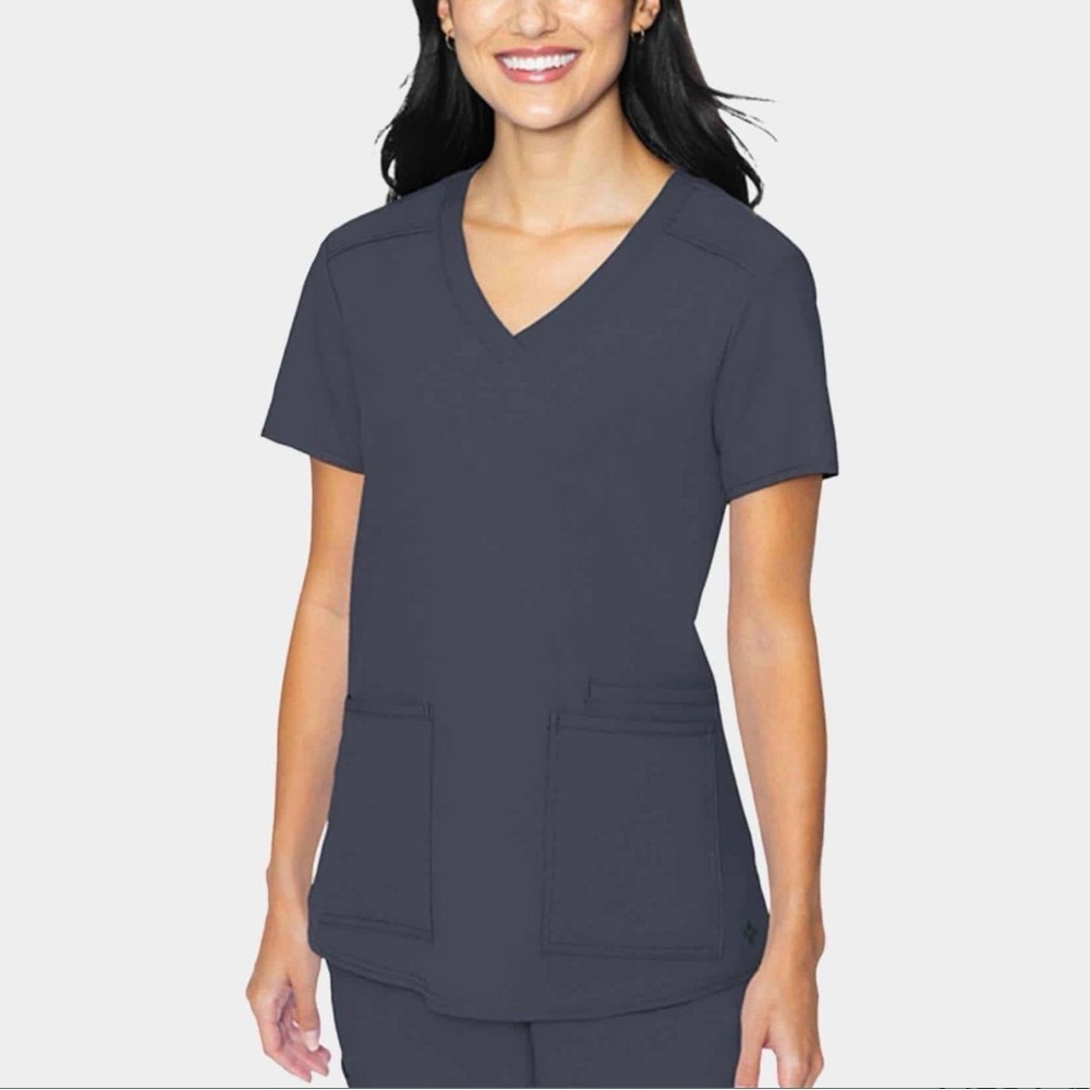 Women's V-Neck Short Sleeve Top in Charcoal